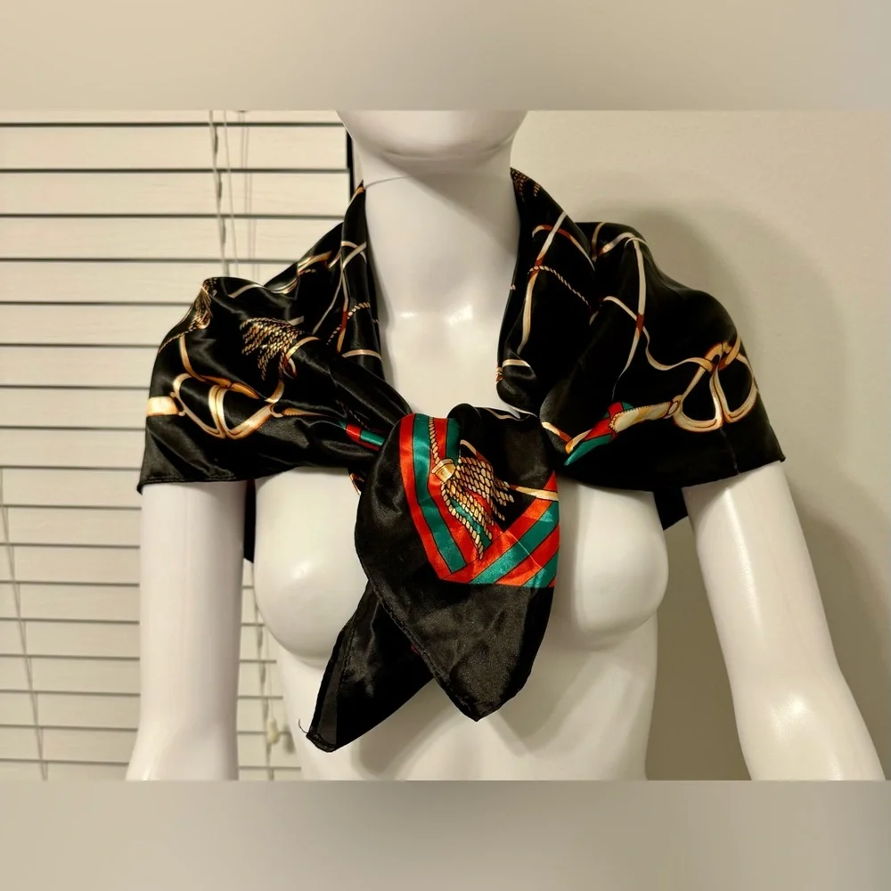 Fashionable women's black scarf with a chain and print. Polyester.